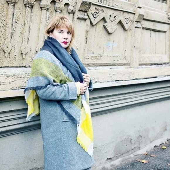 "Betty is My Name" (CLOSING CLOSET SALE) - Picture 5 of 7